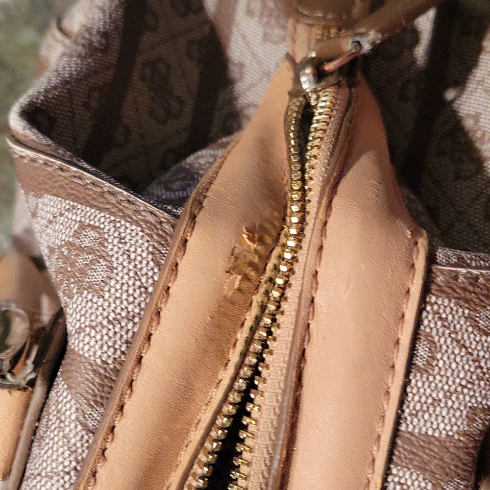 GUESS handbag - Picture 6 of 10